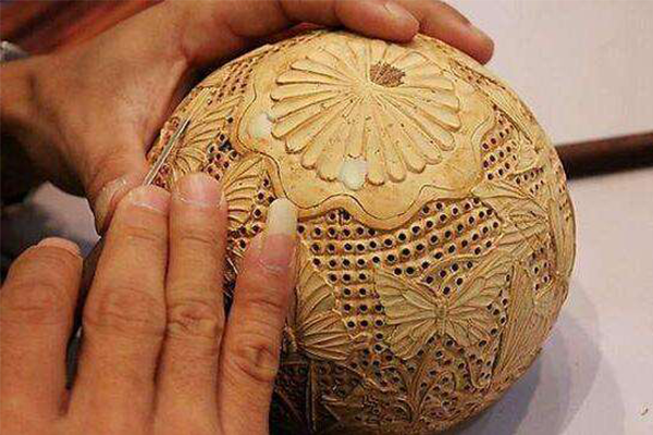 海南特产制品：椰雕